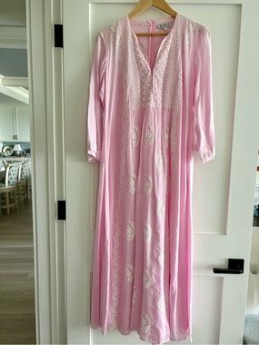 SULU Light Pink Long Embroidered V‑Neck Maxi Dress